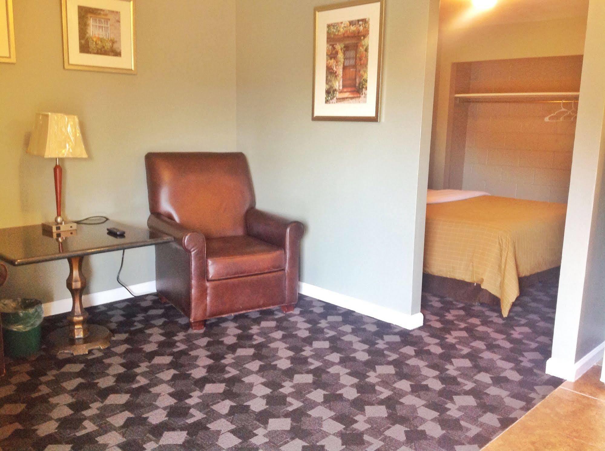Jefferson Inn And Suites Экстерьер фото